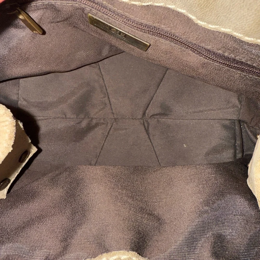 CH Carolina Herrera monogram and quilted tan handbag - Picture 5 of 12